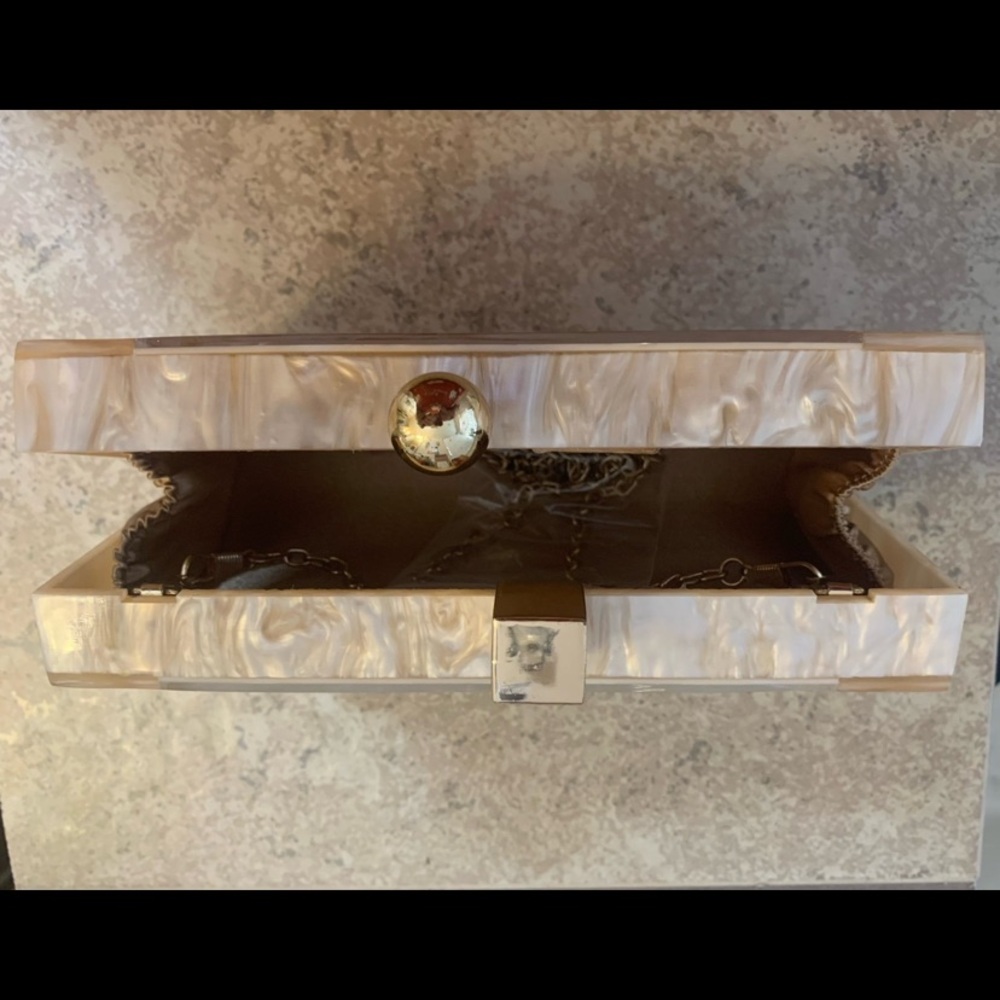 Menurra Acrylic Box Clutch Champagne Cream w/ Glossy Marble Handbag w/Gold Chain - Picture 10 of 12